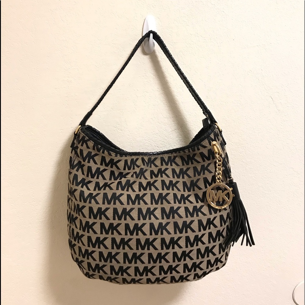 Authentic Michael Kors Shoulder Bag